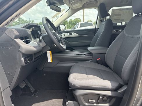 New 2026 Ford Explorer Active RWD image 12