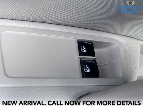Used 2016 Volkswagen Golf 2-Door FWD image 9