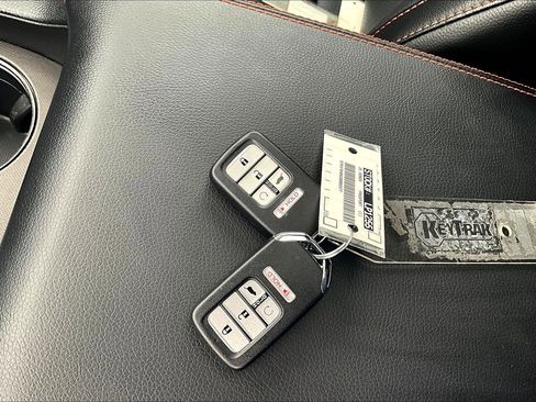 Used 2025 Honda Passport TrailSport image 10