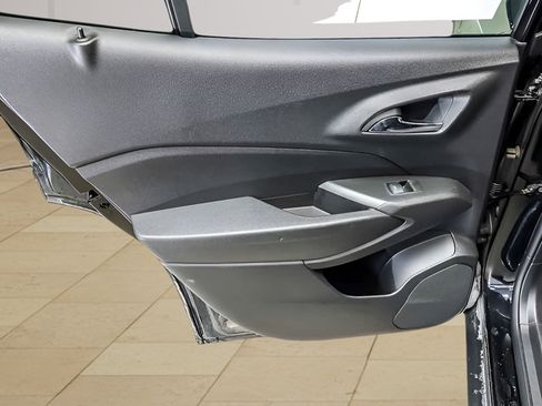 Used 2025 Chevrolet Trax LT w/ LT Convenience Package FWD image 22