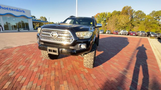 Used 2023 Toyota Tacoma TRD Sport w/ Advanced Technology Package AWD/4WD image 4