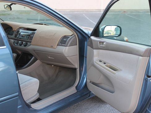 Used 2003 Toyota Camry LE image 32