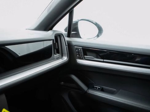 Certified 2026 Porsche Cayenne S AWD/4WD image 30