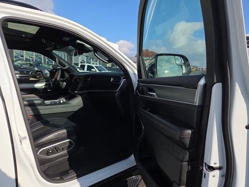 Used 2024 Jeep Wagoneer Series II image 14