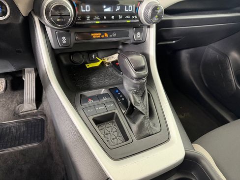 Used 2020 Toyota RAV4 XLE FWD image 17
