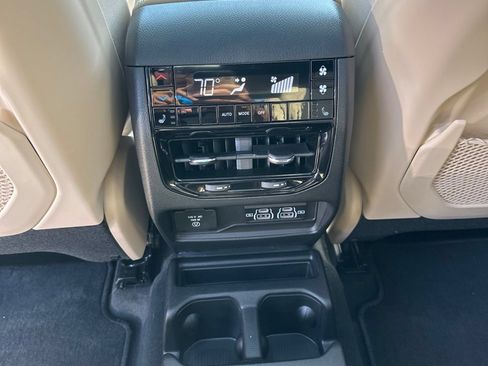 Used 2025 Jeep Grand Cherokee L Limited AWD/4WD image 17