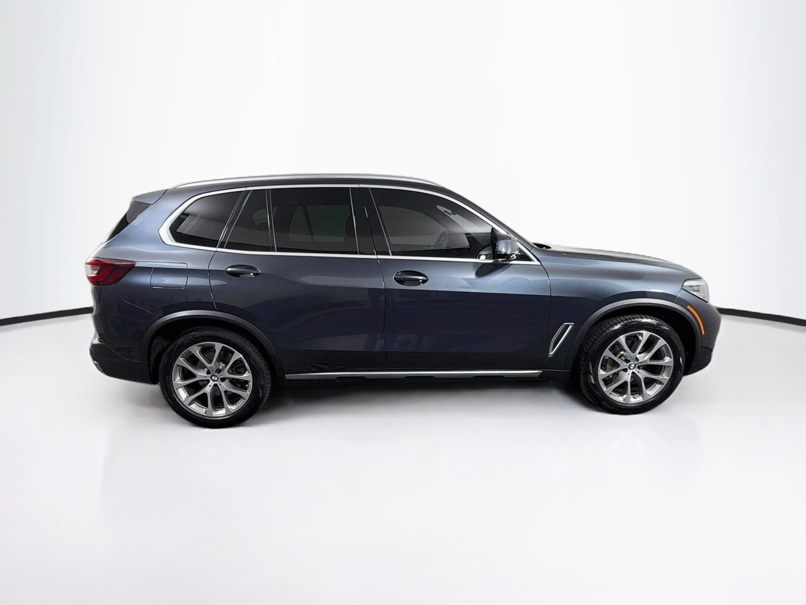 Used 2022 BMW X5 xDrive40i w/ Parking Assistance Package AWD/4WD image 8