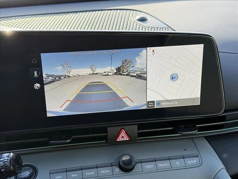 Certified 2025 Hyundai Elantra Limited FWD image 12