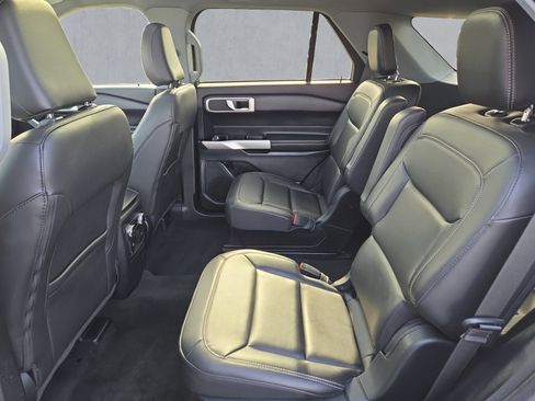 Used 2022 Ford Explorer XLT w/ Equipment Group 202A image 23