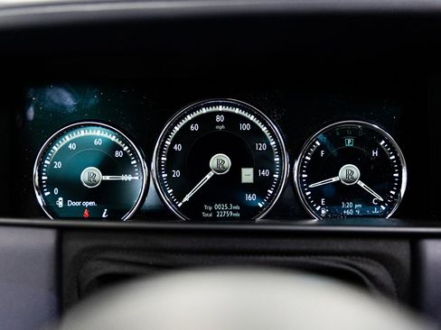 Used 2020 Rolls-Royce Cullinan image 24