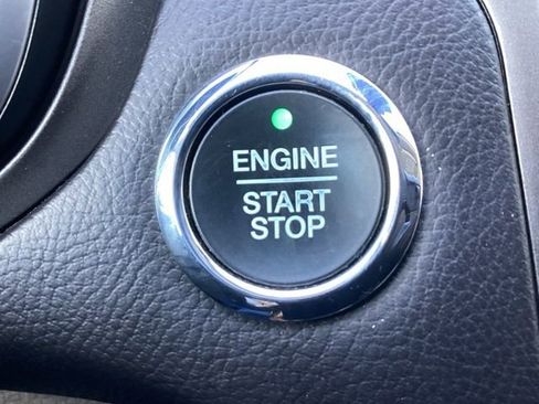 Used 2019 Ford Fusion SE FWD image 18