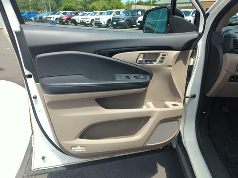 Used 2017 Honda Pilot Touring image 18