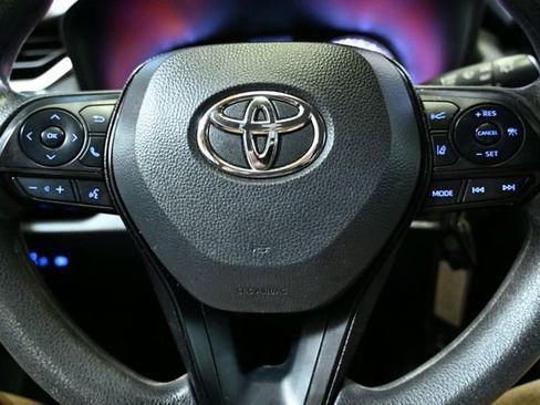 Used 2022 Toyota RAV4 LE image 30