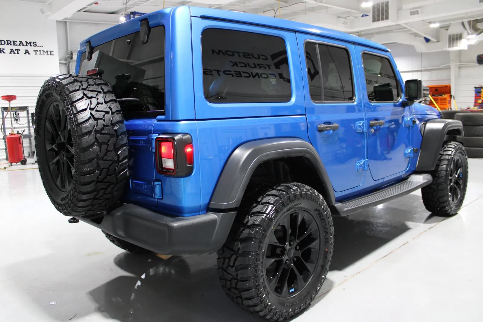 Used 2022 Jeep Wrangler Unlimited Sport AWD/4WD image 32
