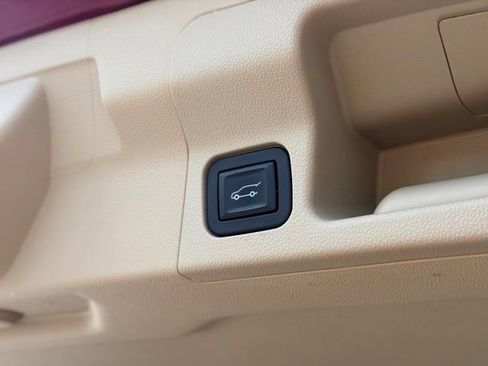 Used 2018 GMC Acadia Denali w/ Technology Package FWD image 30