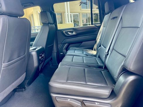 Used 2024 Chevrolet Suburban LT image 12