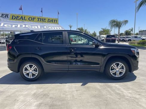 Used 2024 GMC Terrain SLE AWD/4WD image 9