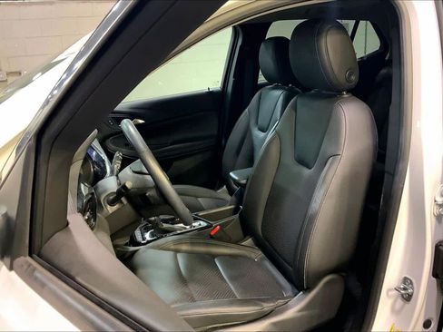 Used 2022 Buick Encore GX Essence w/ Experience Buick Package image 7