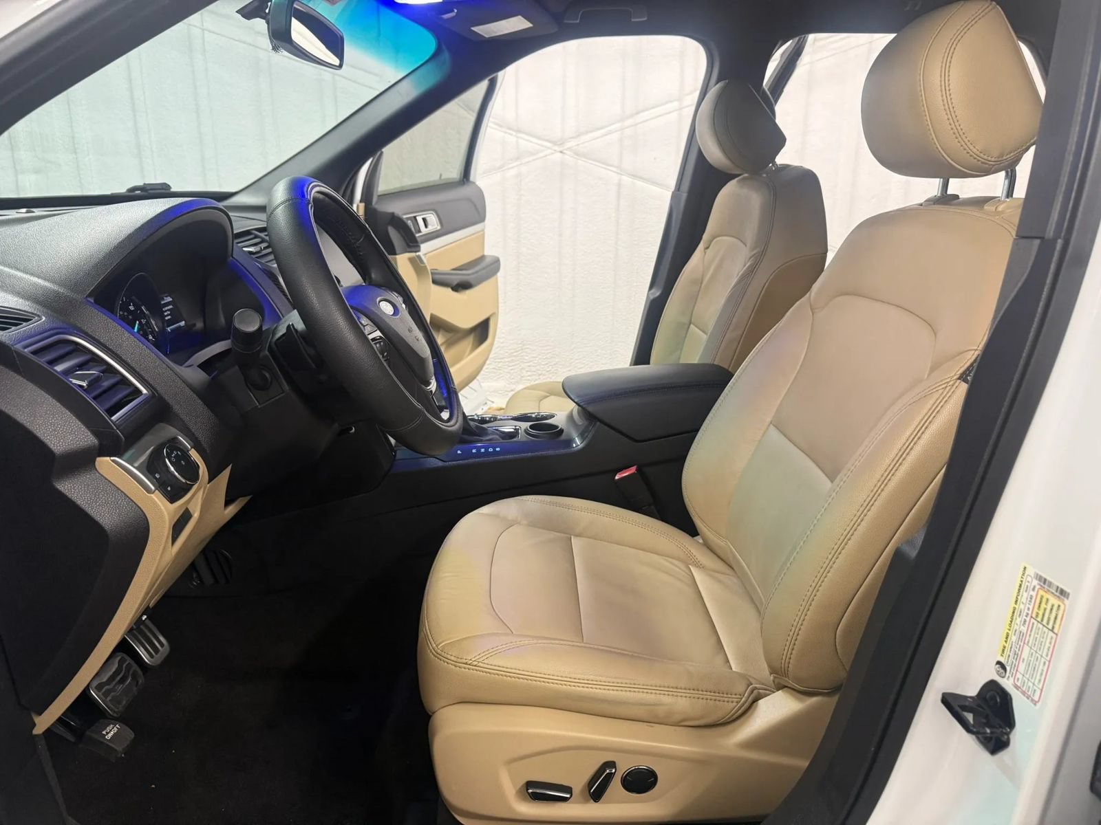 Used 2017 Ford Explorer XLT w/ Equipment Group 202A FWD image 12