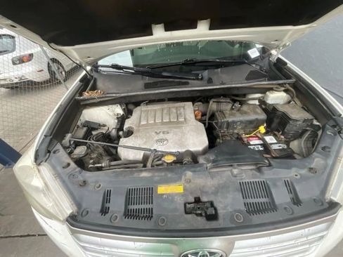 Used 2012 Toyota Highlander FWD w/ Tech Pkg image 15