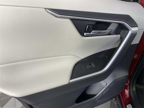 Used 2025 Toyota RAV4 XLE image 28