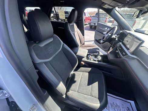 New 2026 Ford Explorer ST w/ Sun And Sound Package AWD/4WD image 32