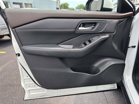 Used 2023 Nissan Rogue SL w/ SL Premium Package AWD/4WD image 9