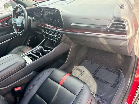 Used 2024 Chevrolet Traverse RS w/ LPO, Floor Liner Package FWD image 15