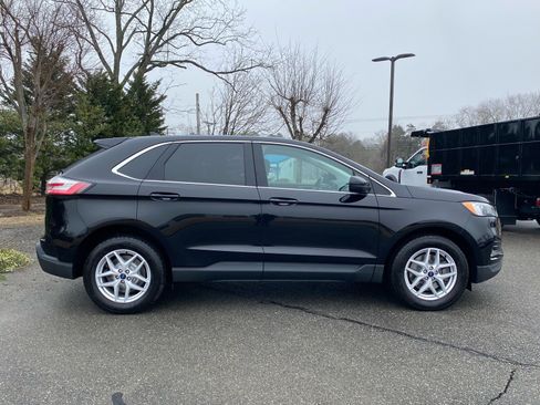 Certified 2022 Ford Edge SEL w/ Convenience Package image 3