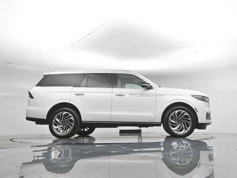 Used 2025 Lincoln Navigator Reserve AWD/4WD image 51