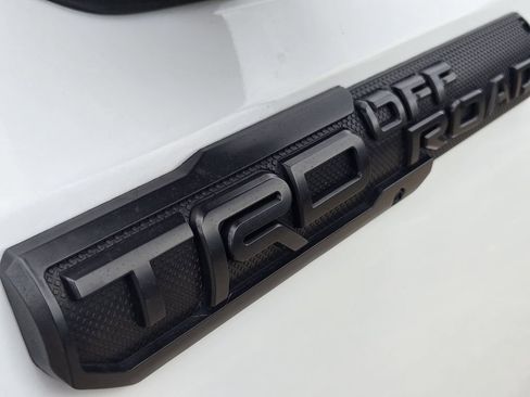 Used 2021 Toyota Tacoma TRD Off-Road AWD/4WD image 16