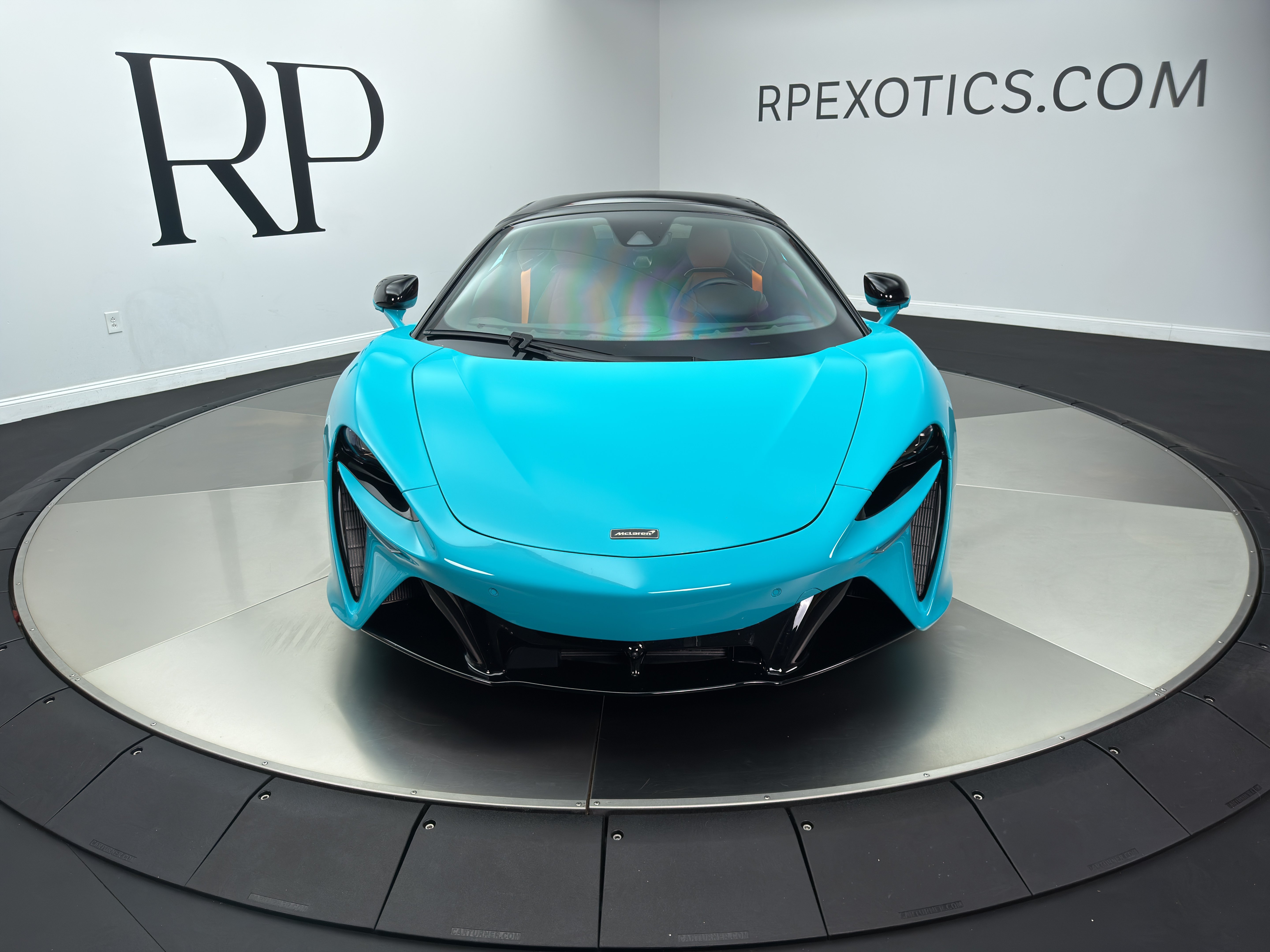Used 2025 McLaren Artura Spider RWD image 9