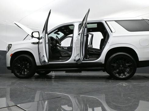 Used 2022 GMC Yukon Denali w/ Denali Premium Package image 37