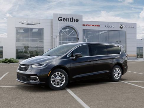New 2026 Chrysler Pacifica Select image 2