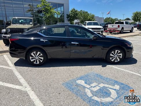 Used 2024 Nissan Altima 2.5 S FWD image 31