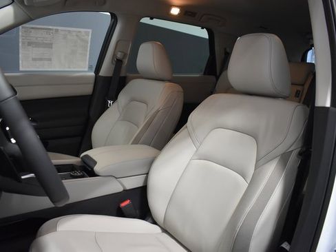 New 2025 Nissan Pathfinder SL image 5