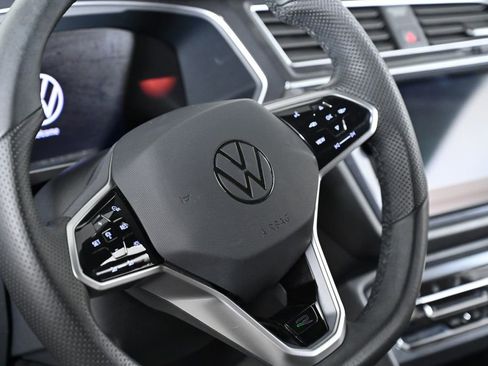 Used 2024 Volkswagen Tiguan SE R-Line FWD image 13