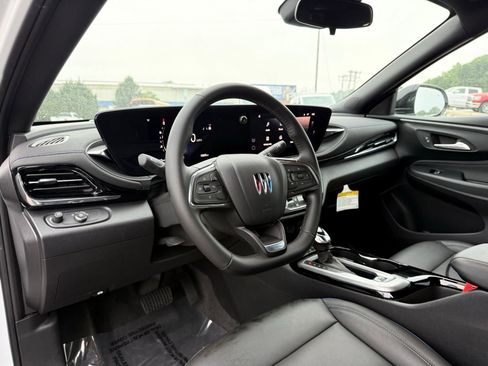 Used 2025 Buick Envista Sport Touring w/ Convenience II Package FWD image 18