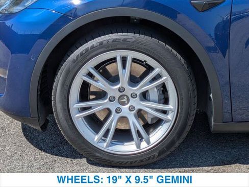 Used 2022 Tesla Model Y Long Range AWD/4WD image 11