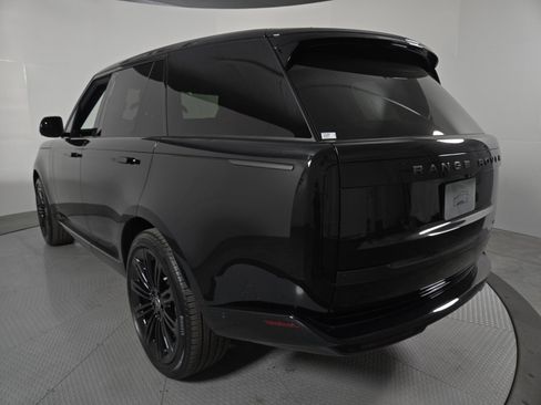New 2025 Land Rover Range Rover SE image 16