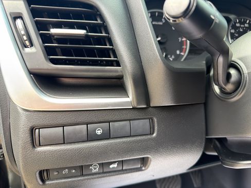 Used 2024 Nissan Rogue SV FWD image 16