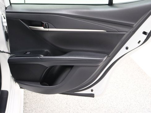 Used 2025 Toyota Camry SE FWD image 32