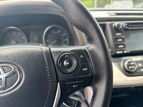 Used 2018 Toyota RAV4 XLE AWD/4WD image 30