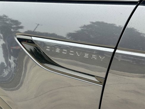 Used 2024 Land Rover Discovery S image 10