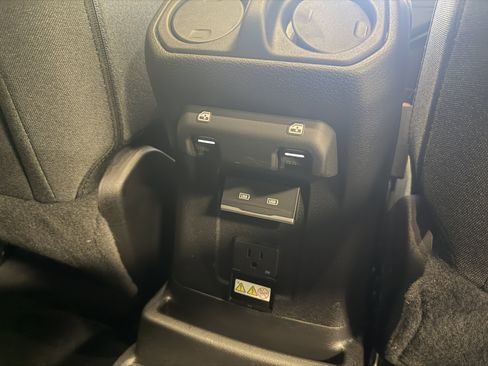 Used 2025 Jeep Wrangler Unlimited Sahara w/ Safety Group AWD/4WD image 22