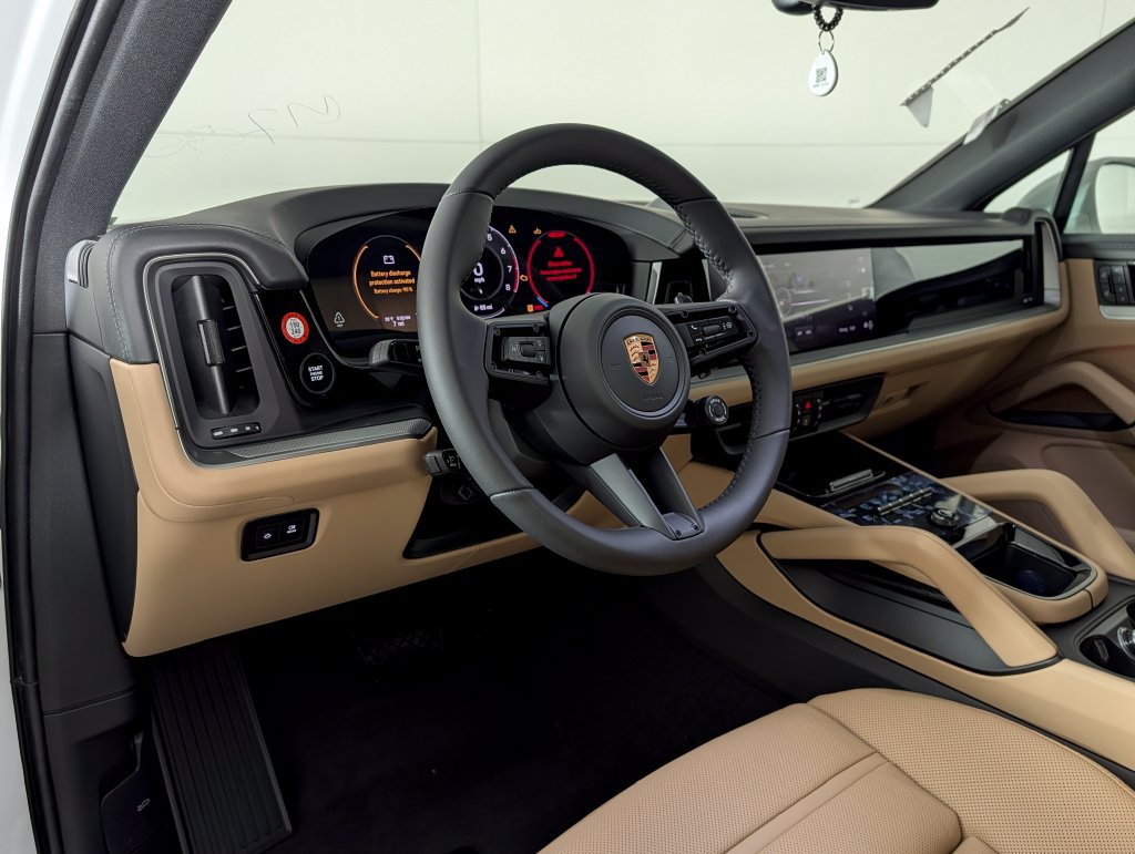 Certified 2026 Porsche Cayenne Coupe AWD/4WD image 4