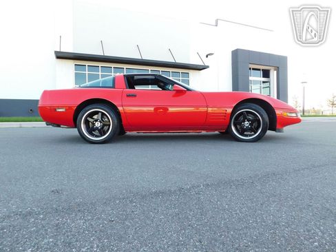 Used 1994 Chevrolet Corvette Coupe RWD image 12