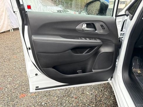 New 2026 Chrysler Pacifica Select w/ S Appearance Package image 16