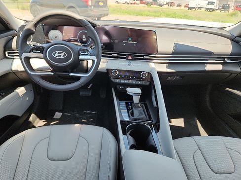 New 2025 Hyundai Elantra Limited image 8