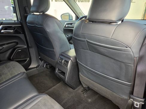 Used 2025 Mitsubishi Outlander SE FWD image 12